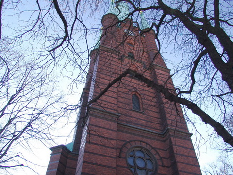 Torre de uma igreja grande, impossvel fotograf-la melhor, muitos prdios no entorno